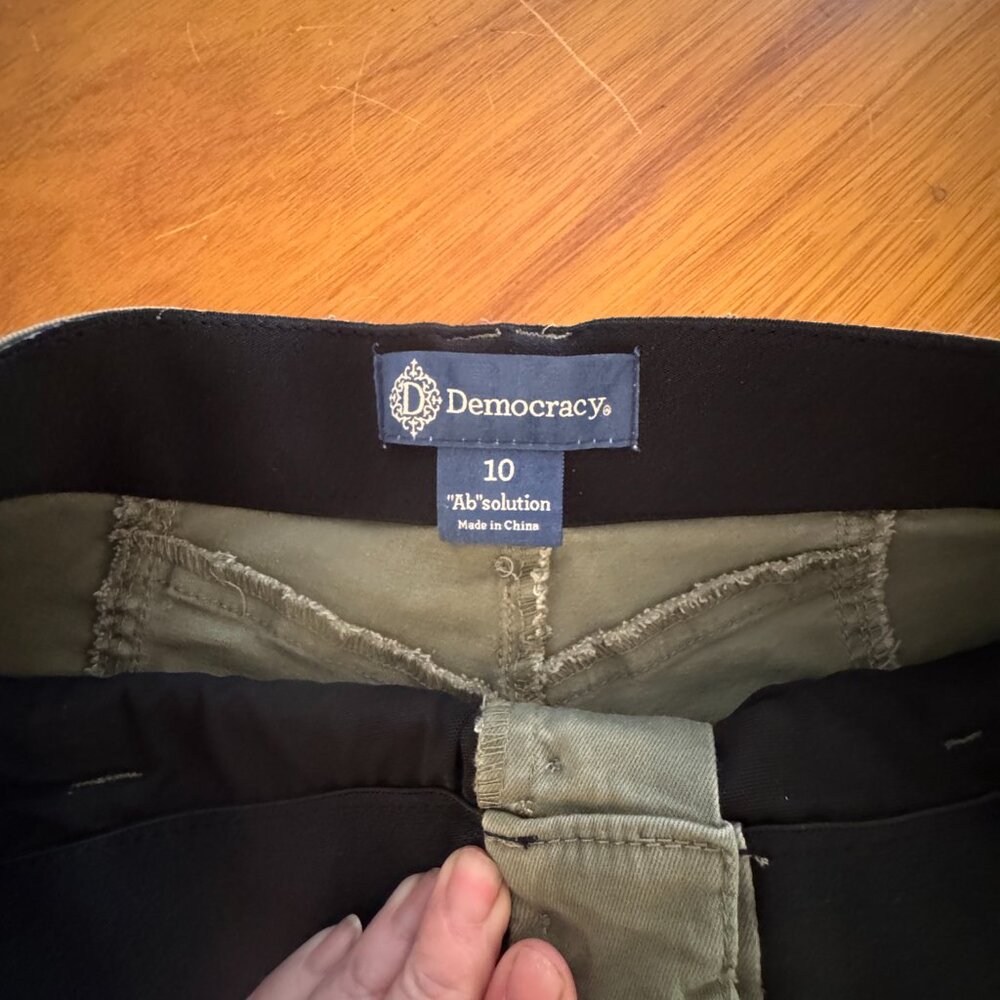 Democracy Womens "Ab"solution Skyrise Button Fly Shorts with Fixed Fray Cuff 10 - Picture 7 of 7